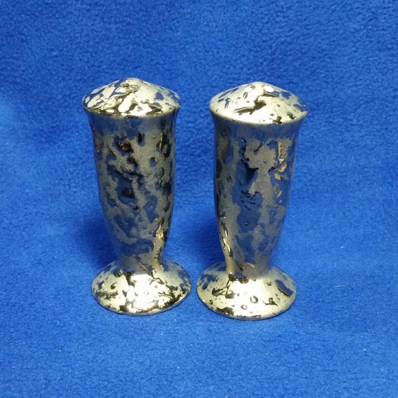 Weeping Gold Salt and Pepper Shaker Set 1940's MCM Weeping Gold Over Porcelain - Picture 1 of 10